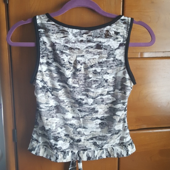 Camo crop top, tie front tank top - Picture 5 of 5